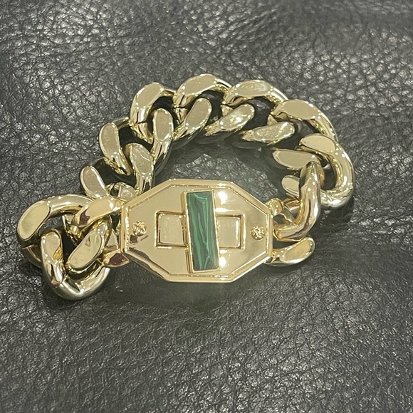 Never worn CC Skye chain bracelet with green stone on closure! - Picture 4 of 6